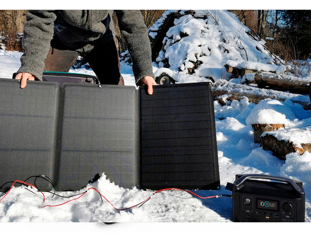 Generador Solar Portátil Ecoflow River 288 Wh + Panel Solar 110w vista detalle uso en la nieve
